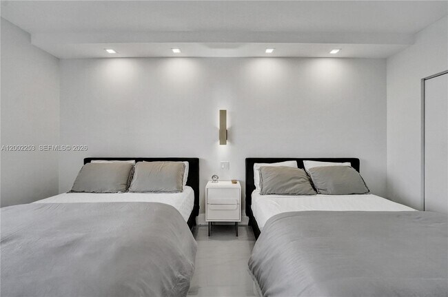 Building Photo - 20281 E Country Club Dr