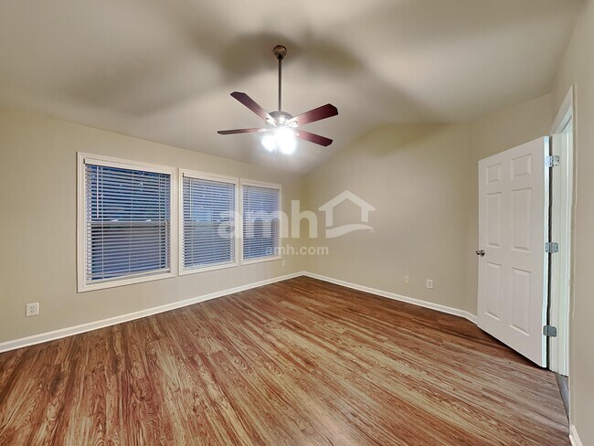 Building Photo - 2313 Worrall Hill Dr