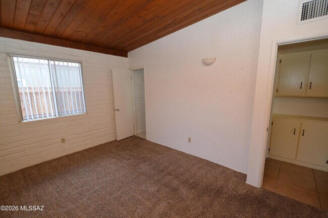 Building Photo - 3529 E Florence Dr