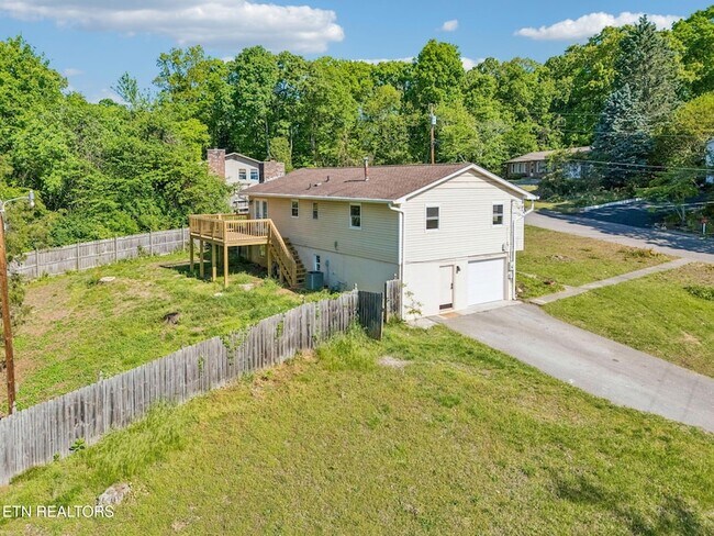 Building Photo - 12201 W Kingsgate Rd