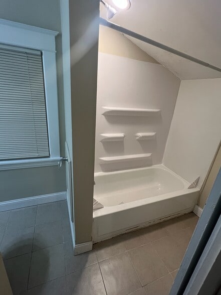 Bathroom tub - 734 Sims Ave