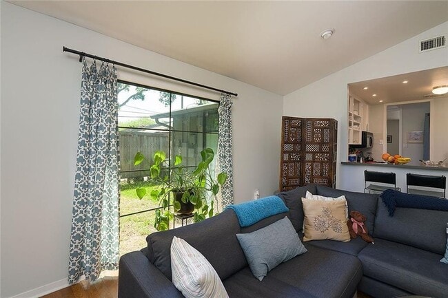Building Photo - 1502 Corona Dr