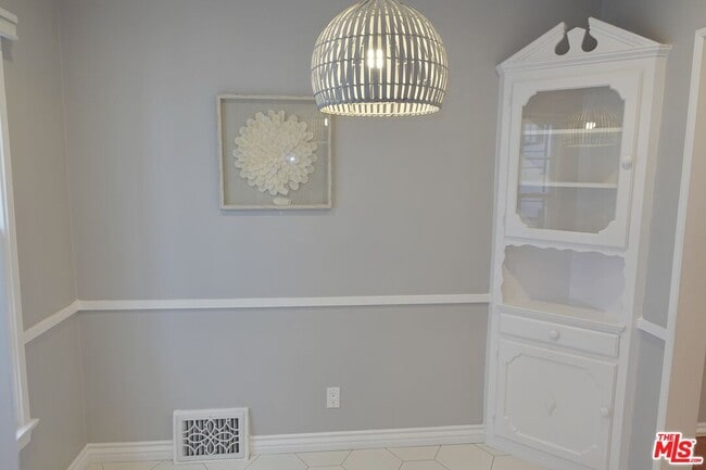 Building Photo - 906 Croft Ave