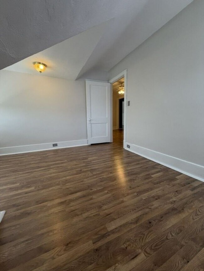 Building Photo - 256 Mabrick Ave