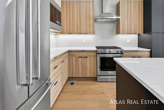 Building Photo - 830 Cherry St