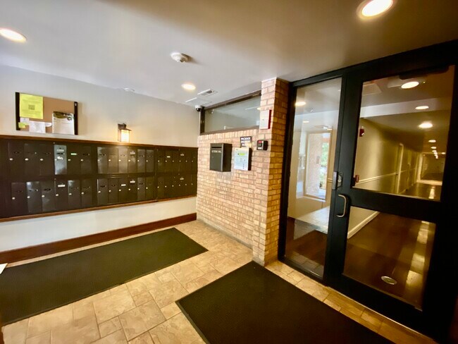 Building Photo - 5810 Oakwood Dr