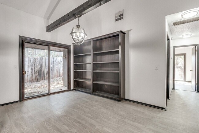 Building Photo - Light-Filled Mid-Century Vibes: 2BR/2BA w/...