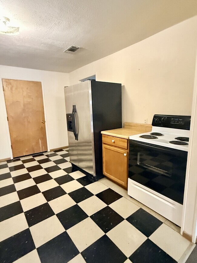 Building Photo - 708 East St