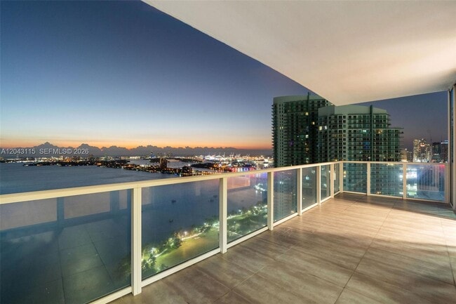 Building Photo - 2020 N Bayshore Dr