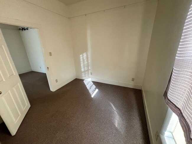 Building Photo - 505 E Fremont St