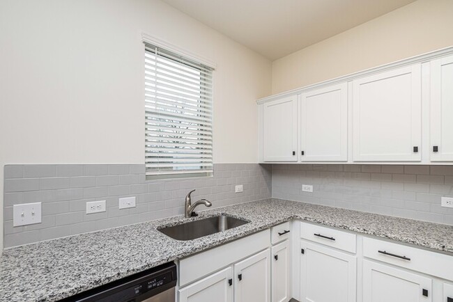 Building Photo - Townhome community with 3 br 2.5 Ba near I...