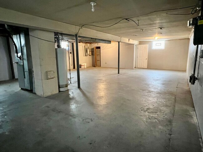 Building Photo - Cozy 3-Bedroom Home with Fenced Yard & Flexible Space – Cincinnati, OH