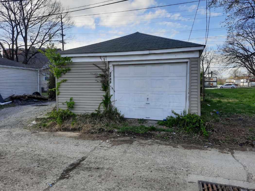 Garage - 2305 7th Street Rd
