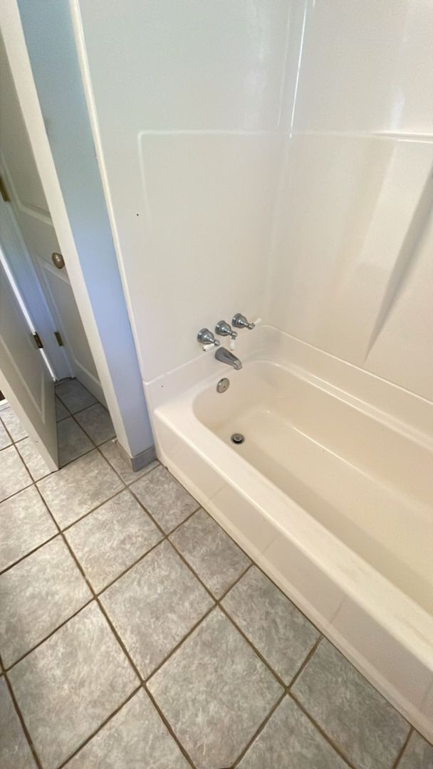 Building Photo - 3 BD 2 BA Home in the Bayou View School Di...