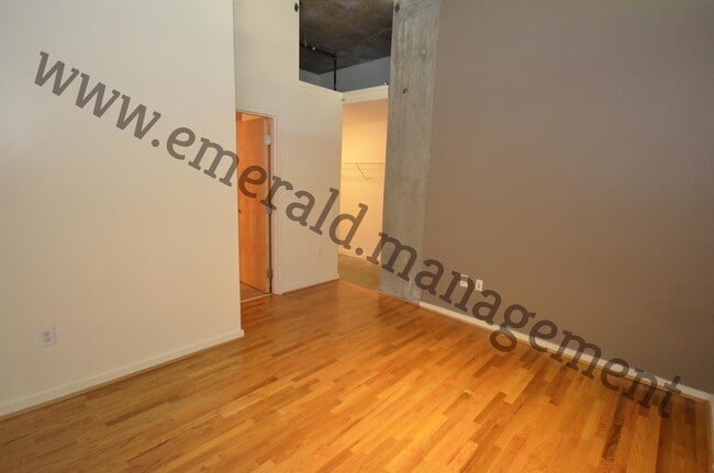 Building Photo - 640 Glen Iris Dr NE