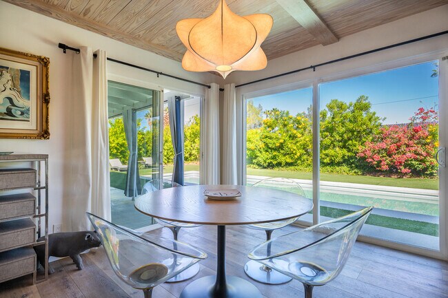 Building Photo - 2748 E Via Escuela