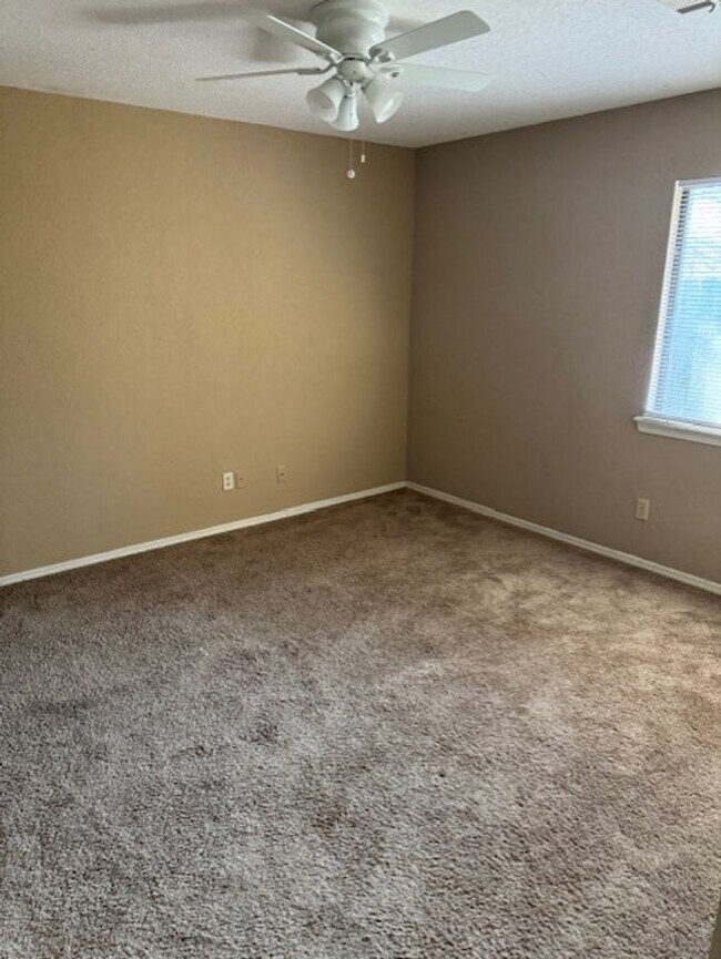 Building Photo - 1328-1330 Eastgate