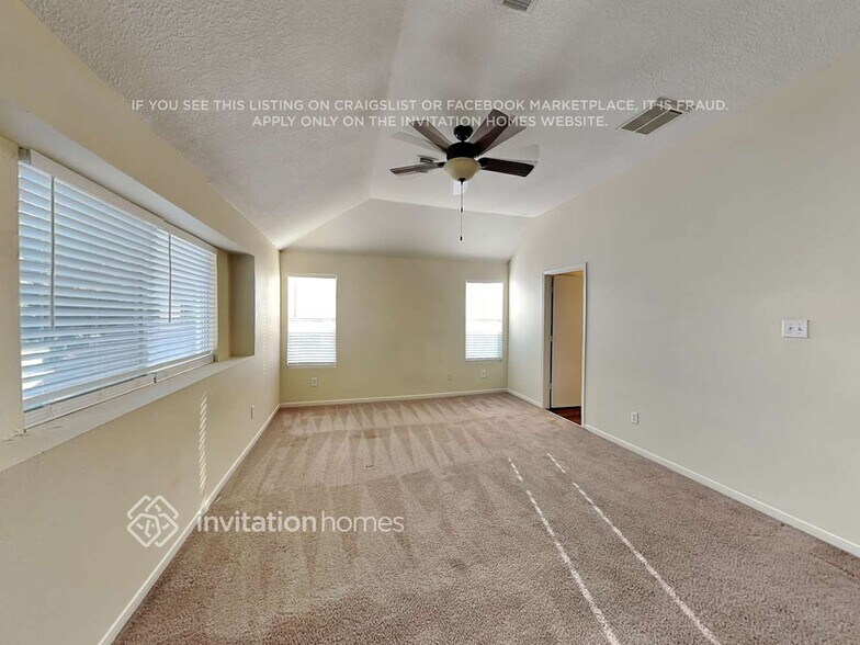 Building Photo - 1818 Day Lily Way