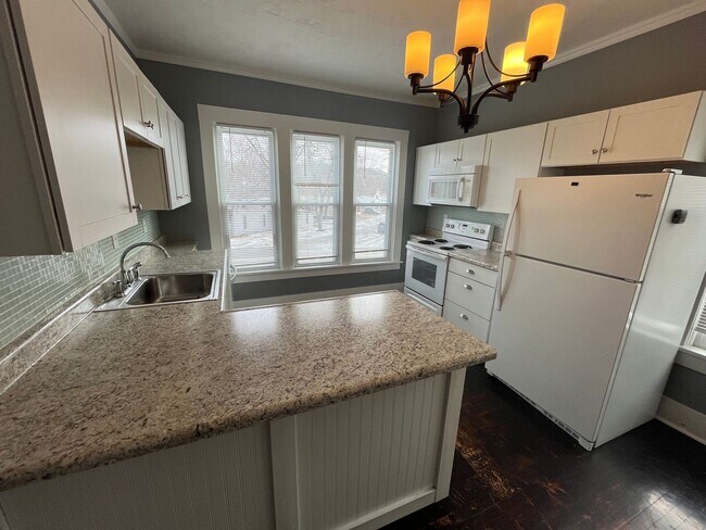 Building Photo - 1512 Main St