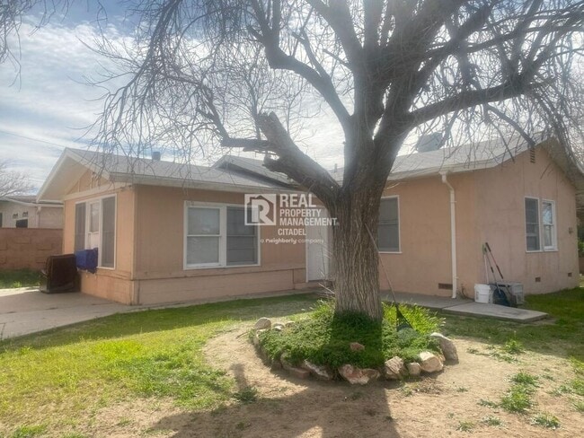 Building Photo - 43360 7th St E