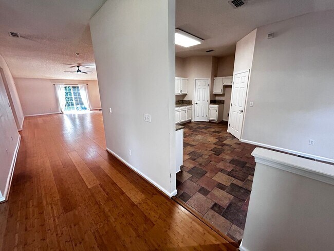 Building Photo - 4 Bed 3 Bath Home. Over 2,400 sqft Near Jacksonville Beach. Amenities, Bonus Room, Guarded Gate. ...