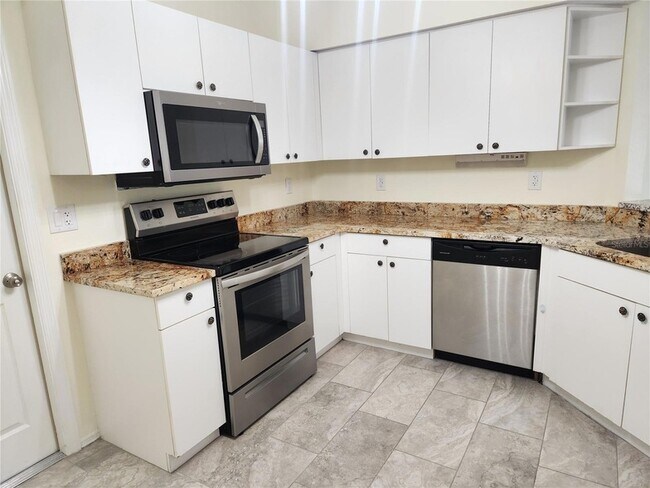 Building Photo - 6330 Green Oaks Cir