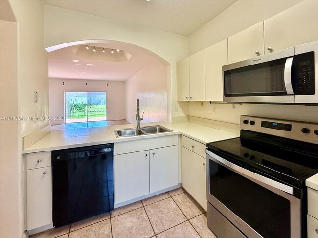 Building Photo - 15800 SW 92nd Ave