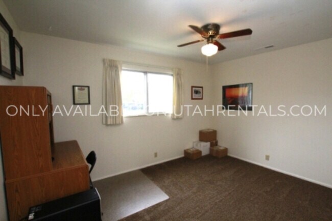 Building Photo - 258 W Garden Park