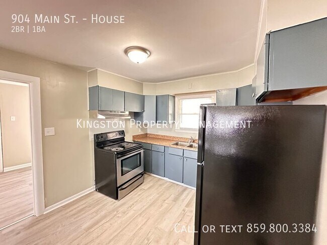 Building Photo - 904 Main St