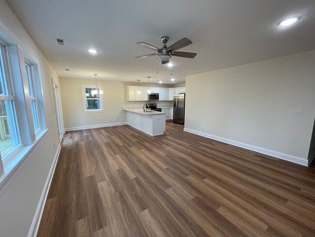 Building Photo - Long-Term Rental in Manteo – 3BR/2BA Moder...