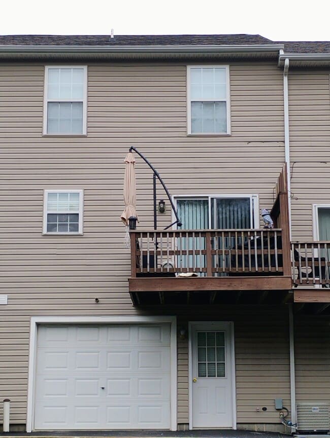 Building Photo - 368 Cherry St