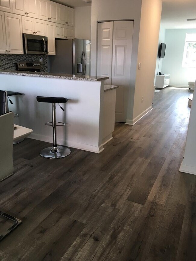 Building Photo - 1690 NE 33rd Ave