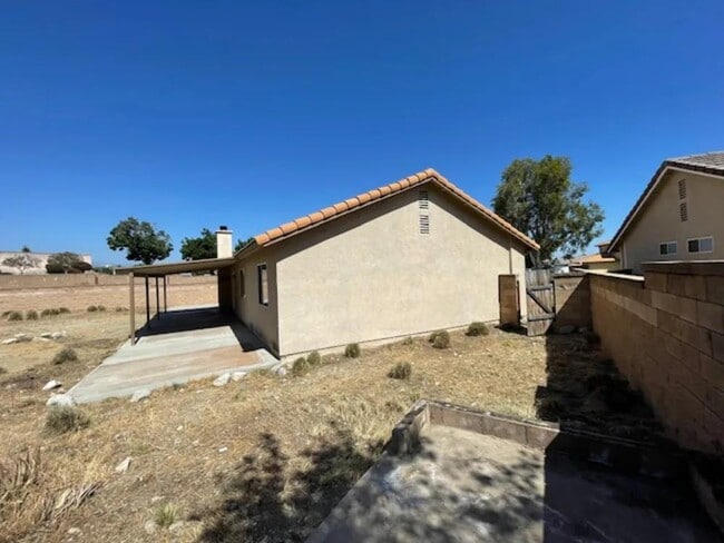 Building Photo - 3590 N Amberwood Ave