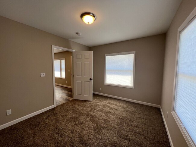 Building Photo - 109 E Fremont Ave