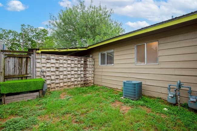 Building Photo - 2021 Wheless Ln