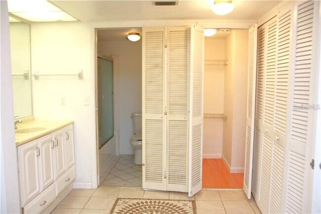 Building Photo - 6044 7th Ave W