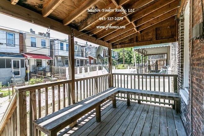 Building Photo - 2740 Parkwood Ave