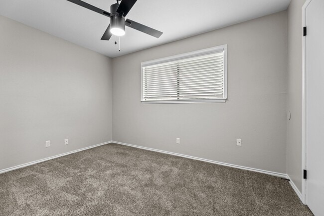 Building Photo - Our Renovated 2 Bedroom, 1 Bath is Waiting for You to Come Home in Waxahachie!