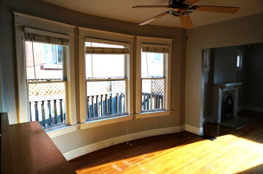 Bay windows in dining room - 2844 N Marion St