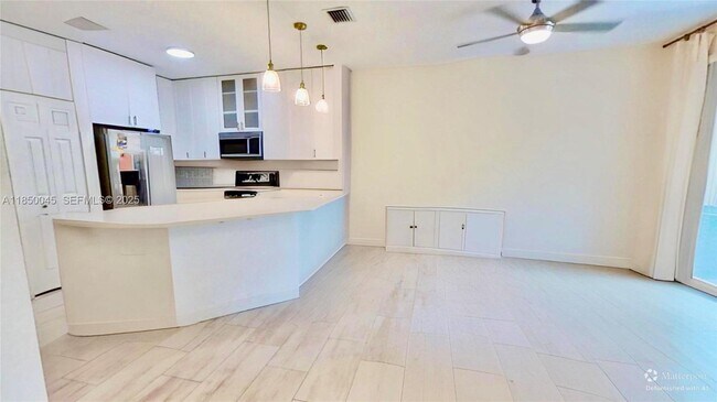 Building Photo - 1420 SE 26th Ave