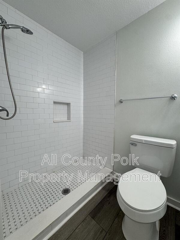 Building Photo - 1044 W Lime St