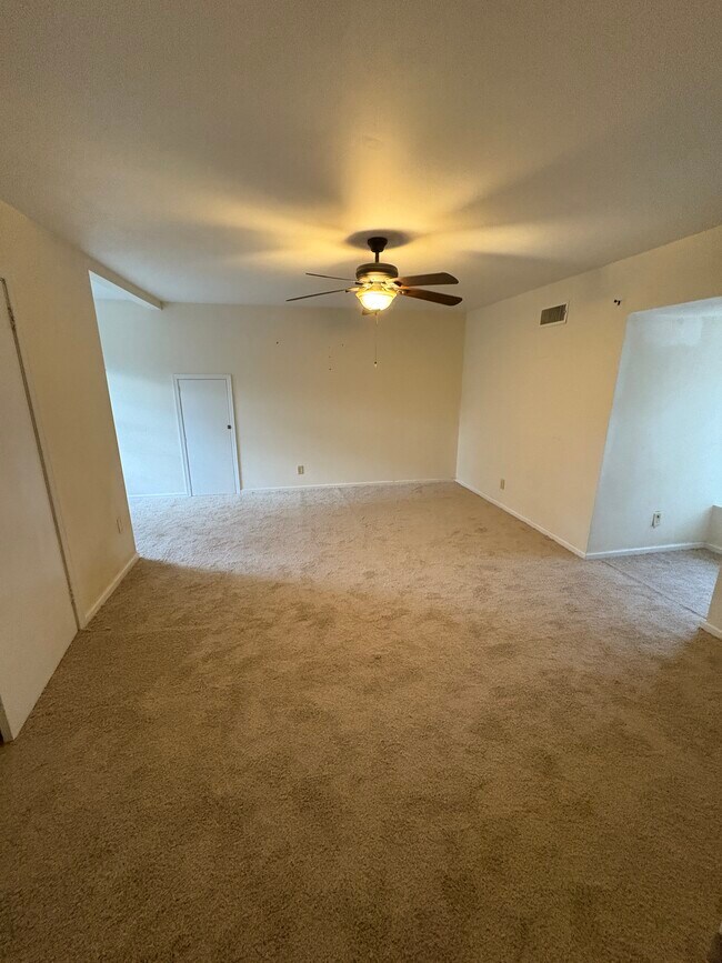 Building Photo - 913 Hillman St