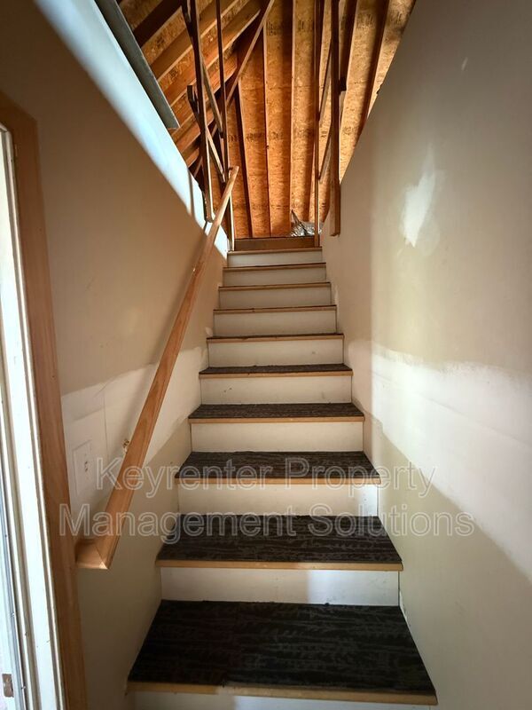 Building Photo - 104 Buckingham Pl