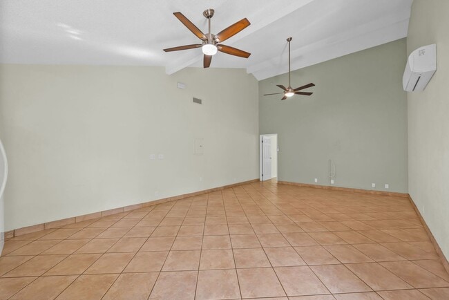 Building Photo - 305 Uala Pl