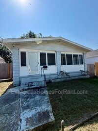 Building Photo - 2832 Dennison St