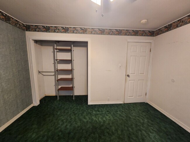 Building Photo - 3-bedroom 1 bath Single Level House