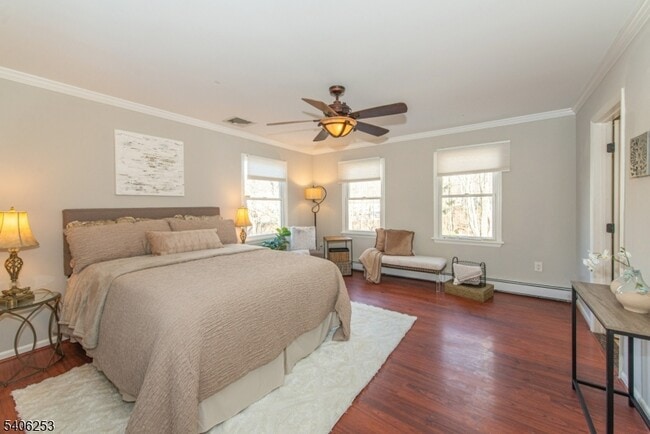 Building Photo - 414 Mineral Springs Dr