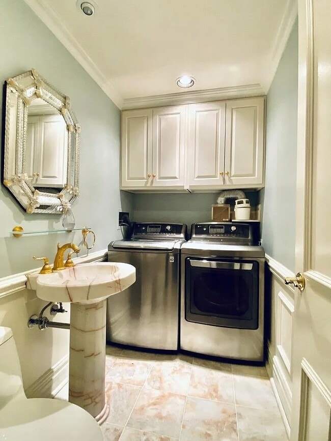 Building Photo - 680 N Lake Shore Dr