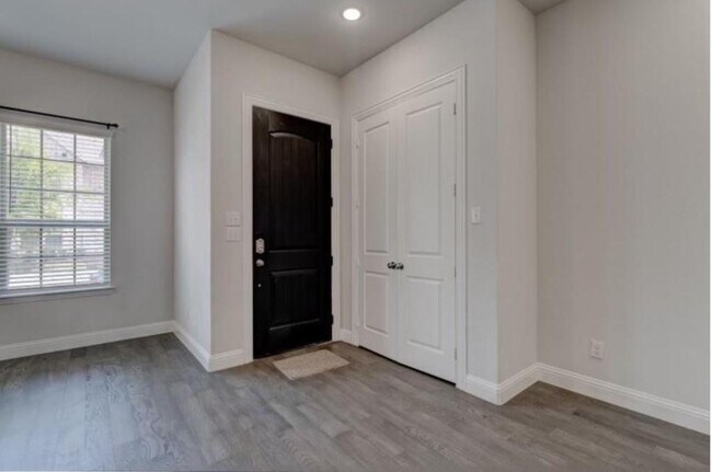 Building Photo - 1564 Windermere Wy