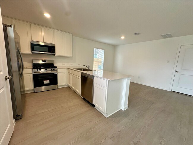 Building Photo - 13310 Rayhill Dr